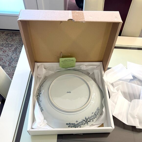 Japanese Hand Crafted & Painted 15.5" Diameter Porcelain Plate! - Picture 5 of 10